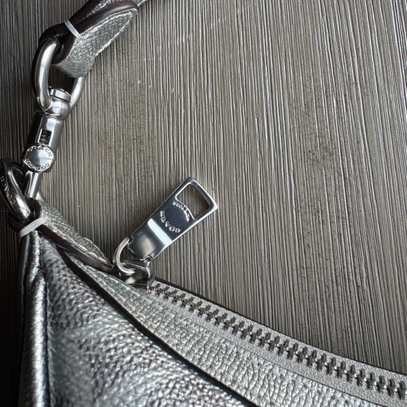 Coach “Aria” Shoulder Bag Silver Metallic w/ Adjustable Strap & Hang Tag - Picture 3 of 11